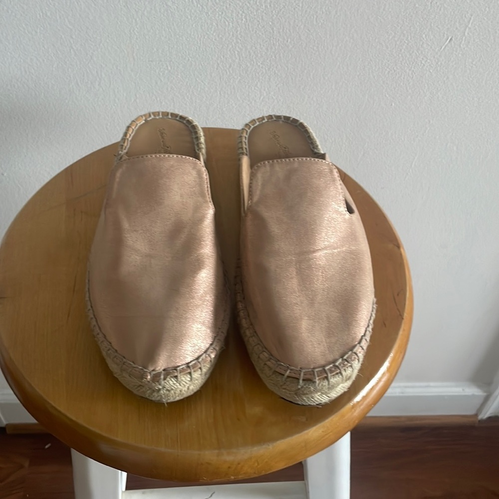 Size 8 Slip-on Espadrilles!